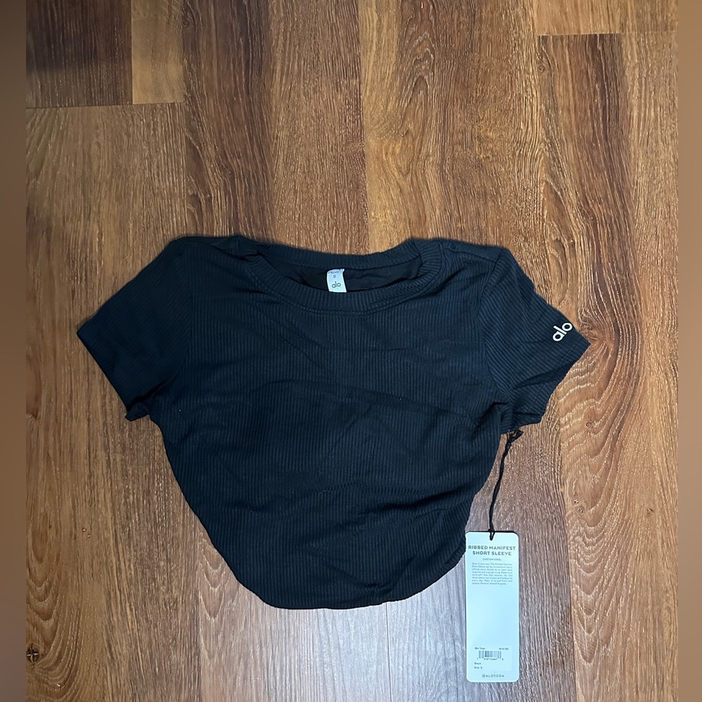 NWT Ribbed manifest short sleeve top